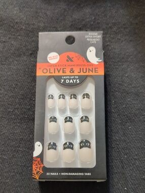Olive And June Round Extra Short Peekaboo Cats - Press-On Nails